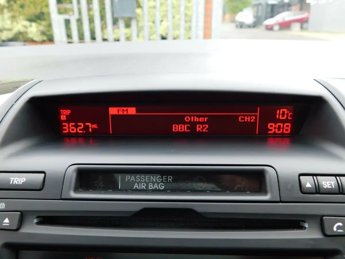 2014-kia-venga-16-3-sat-nav-isg-big-24