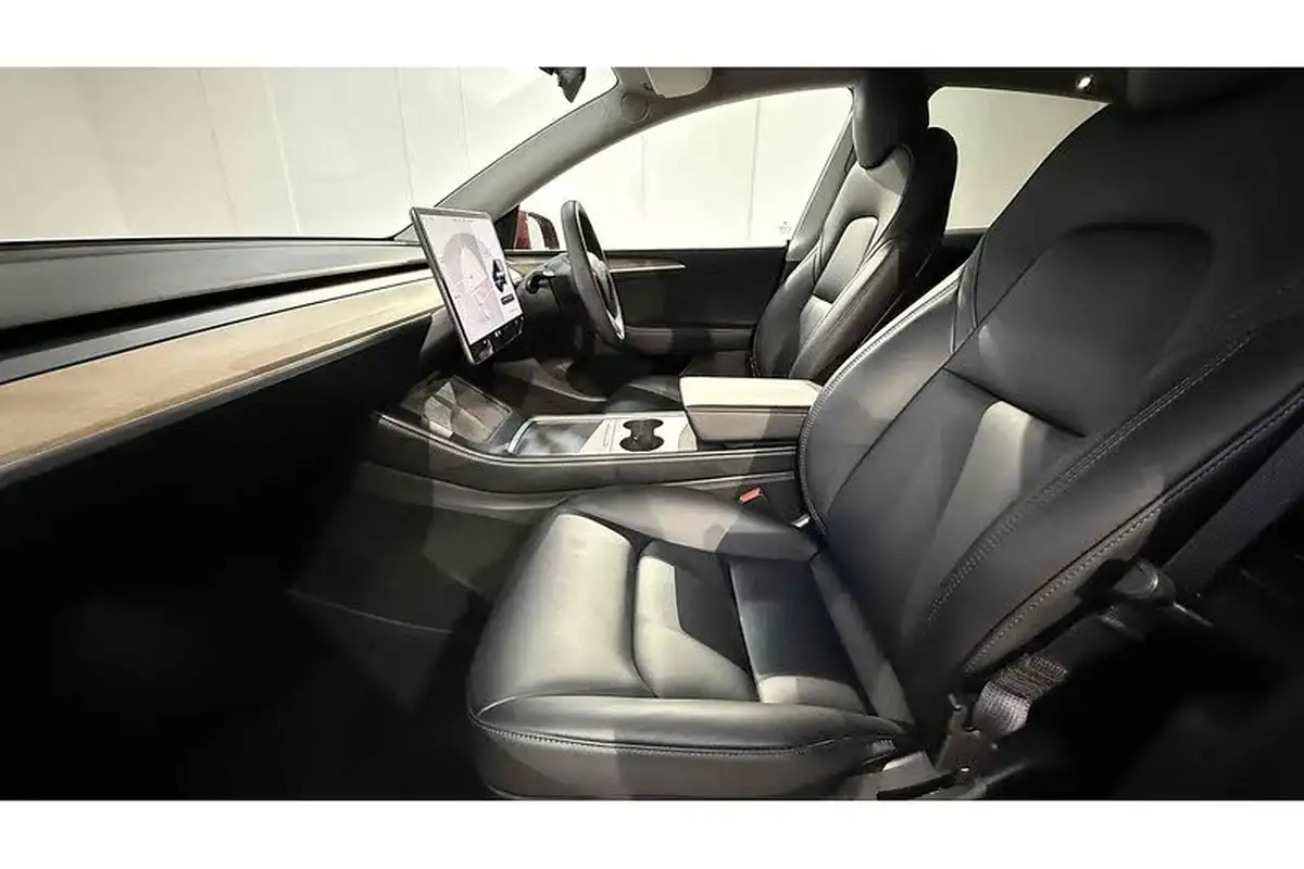 2022-tesla-model-y-e-long-range-big-35