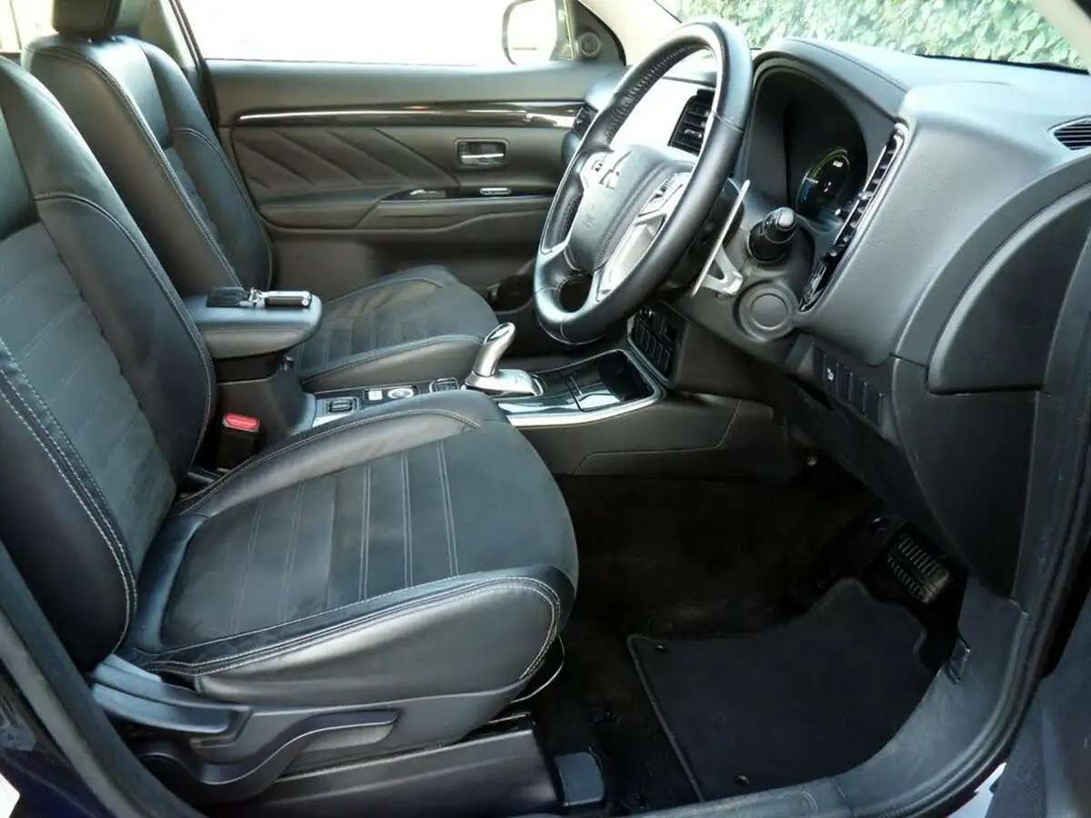 2017-mitsubishi-outlander-20-juro-phev-big-55