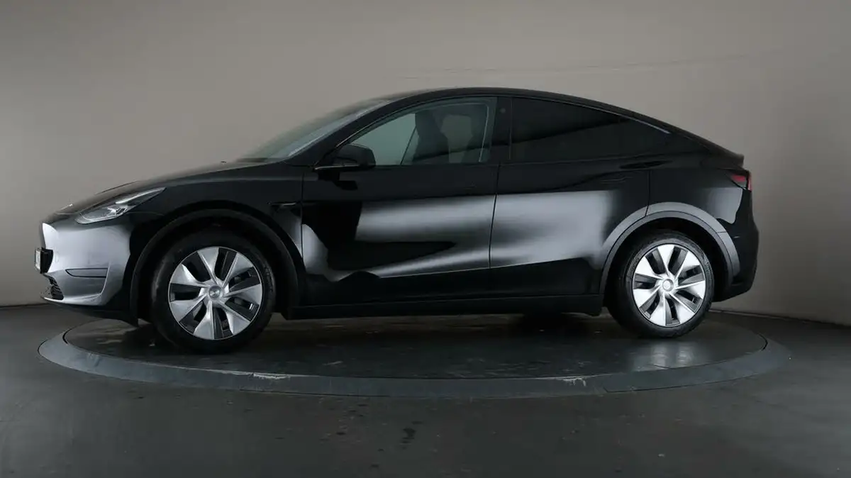 2023-tesla-model-y-e-rwd-big-31