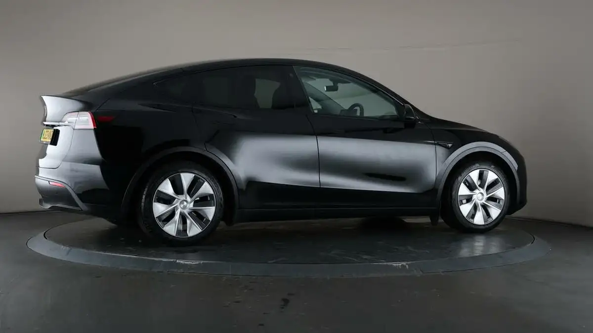2023-tesla-model-y-e-rwd-big-55