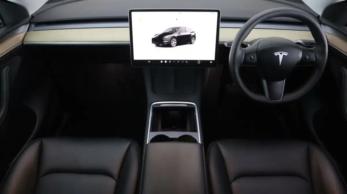 2023-tesla-model-y-e-rwd-big-13