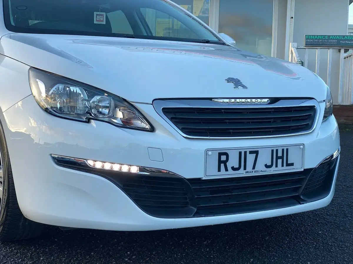 2017-peugeot-308-12-puretech-active-130bhp-eat6-big-8