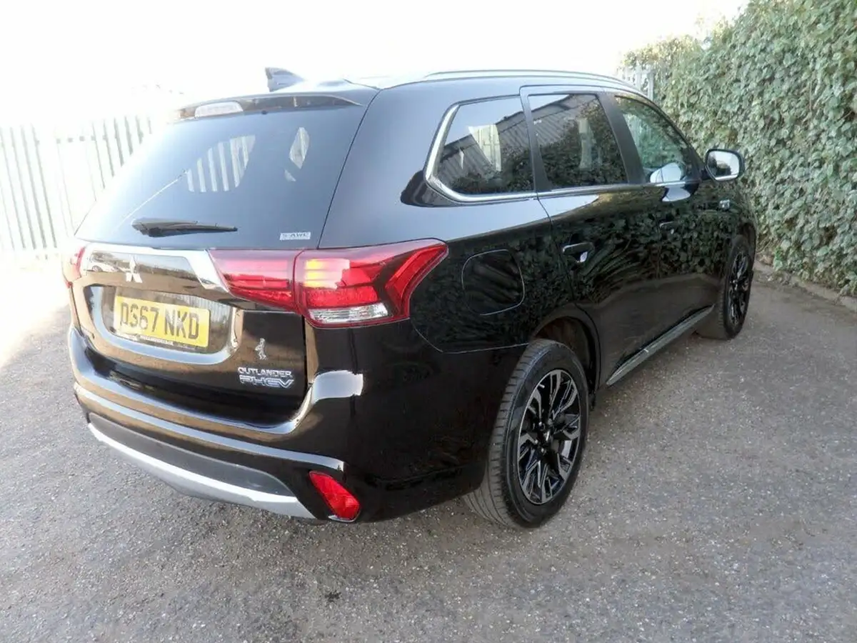 2017-mitsubishi-outlander-20-juro-phev-big-8