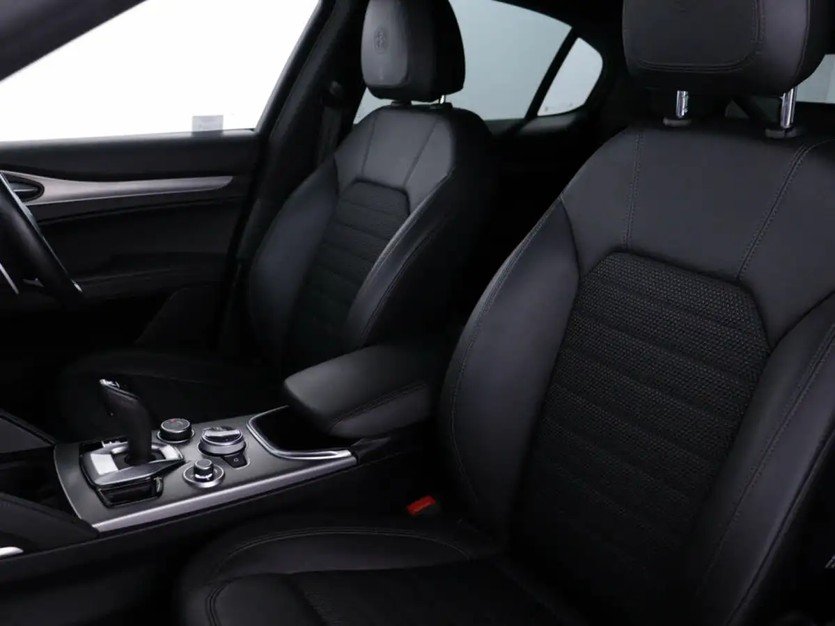 2022-alfa-romeo-stelvio-20-sprint-197bhp-big-35