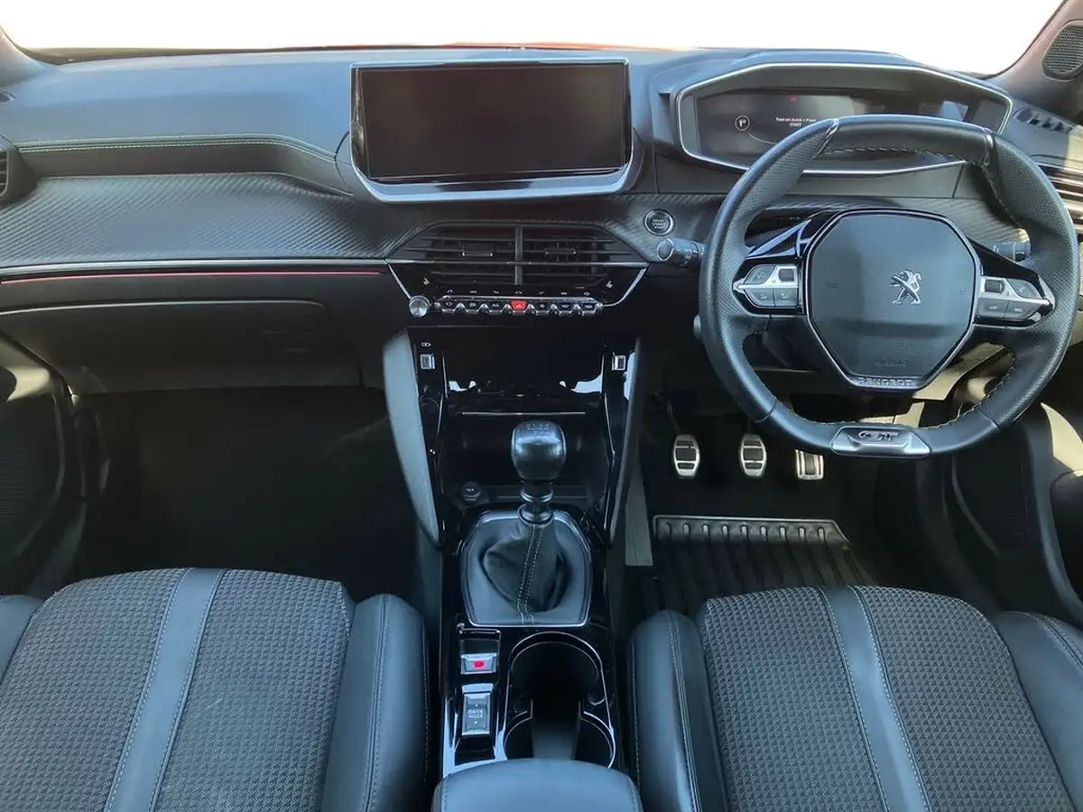 2022-peugeot-2008-suv-12-puretech-gt-big-8
