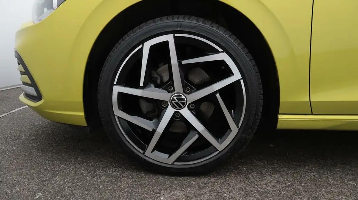 2021-volkswagen-golf-15-tsi-style-130ps-hatchback-big-18
