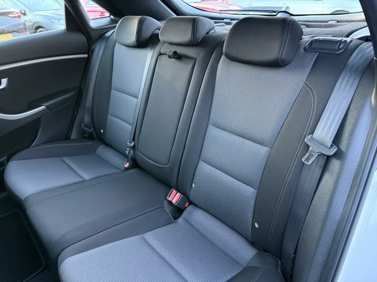 2017-hyundai-i30-16-se-hatchback-auto-big-15