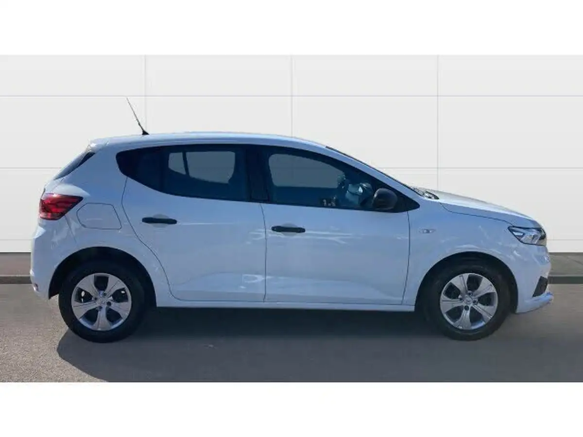 2021-dacia-sandero-10-sce-essential-big-4