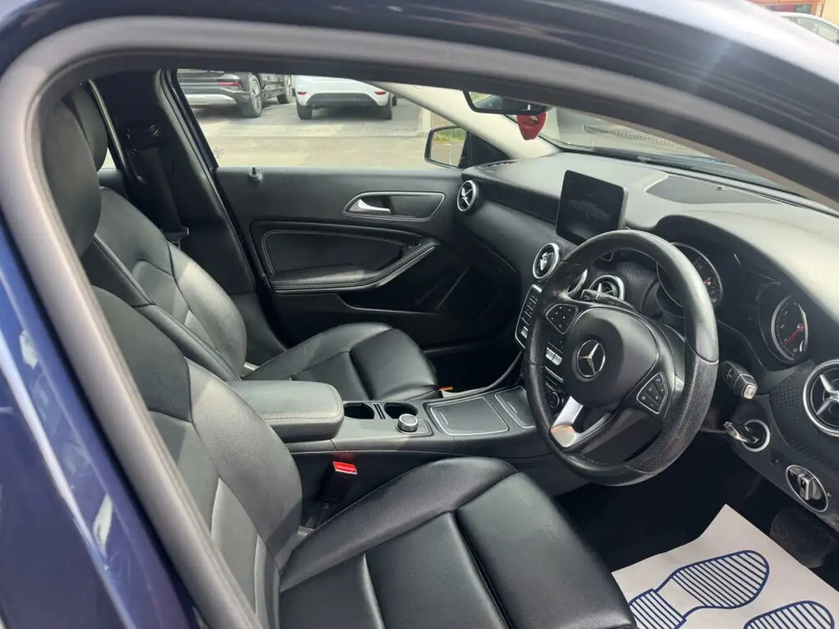 2017-mercedes-benz-a-class-16-a180-sport-ss-7g-dct-big-15