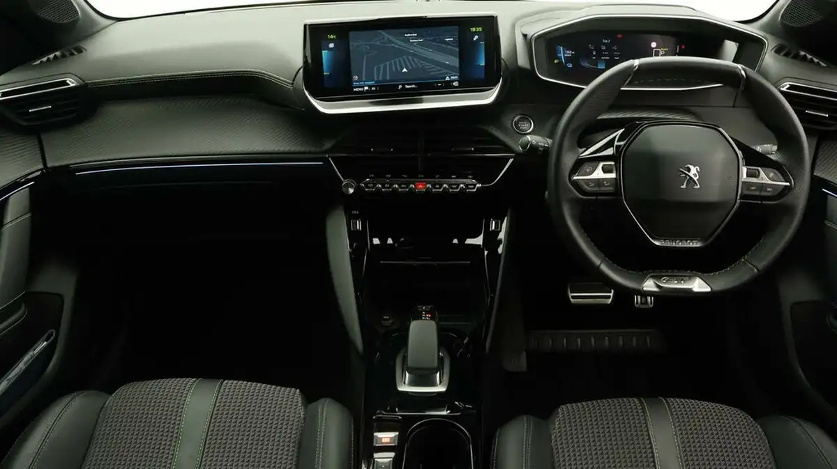 2021-peugeot-208-e-gt-50kwh-big-12