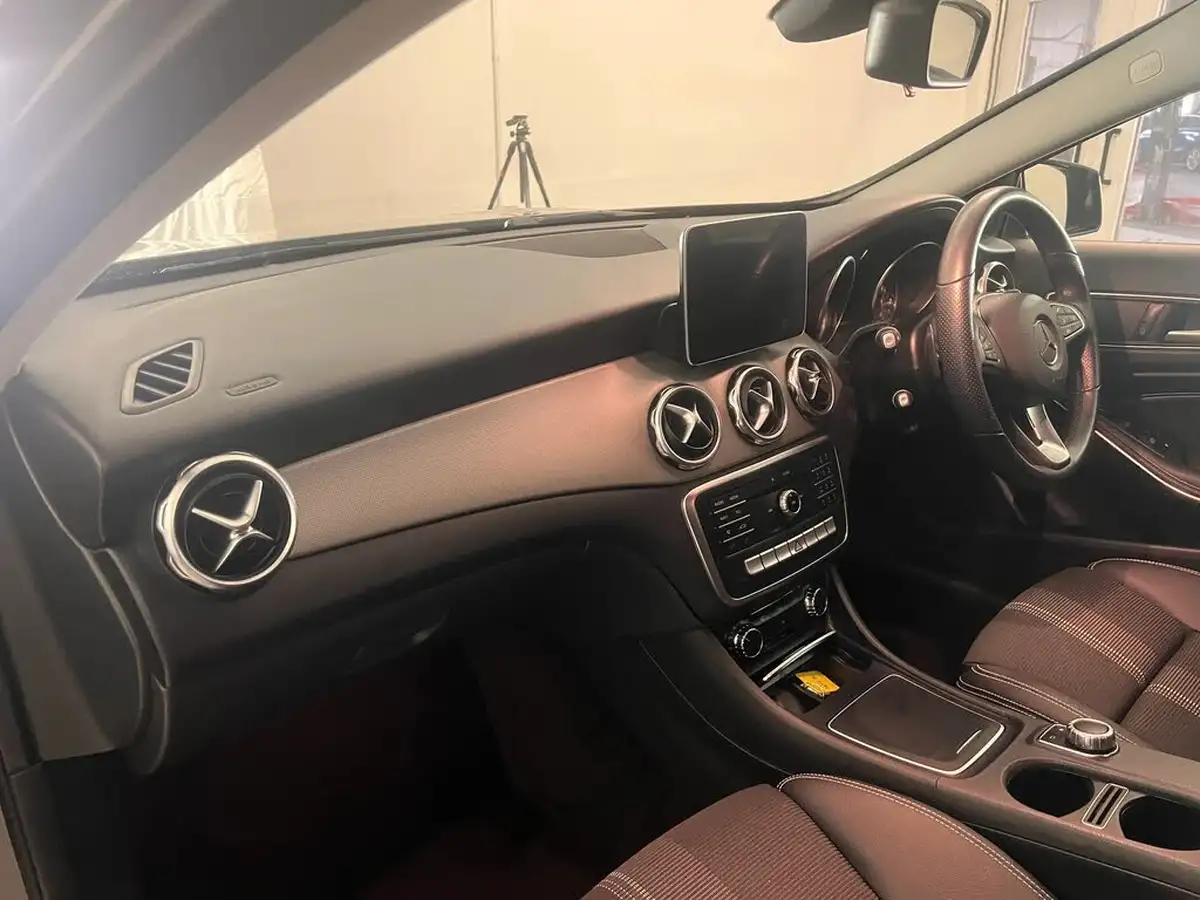2020-mercedes-benz-gla-class-16-gla-180-urban-edition-7g-dct-big-20