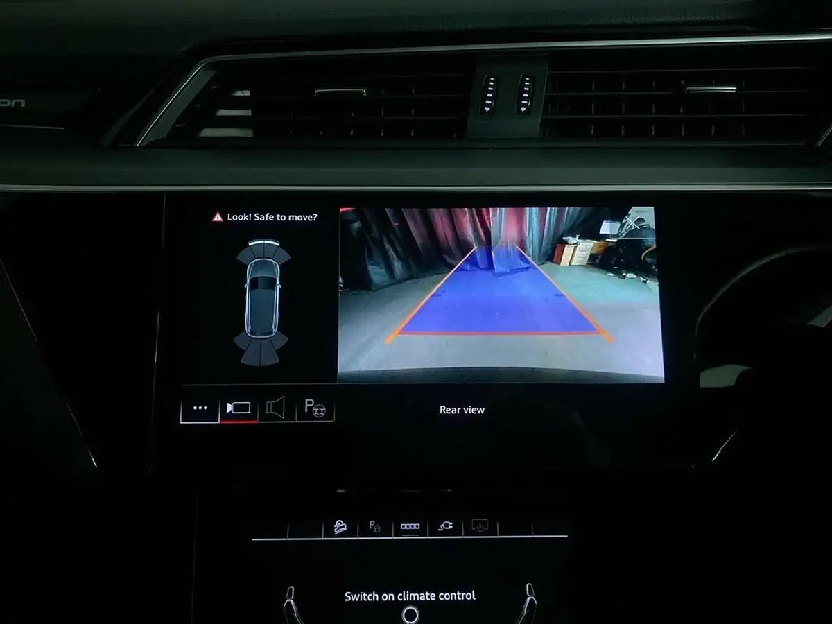 2022-audi-e-tron-55e-technik-station-wagon-big-23