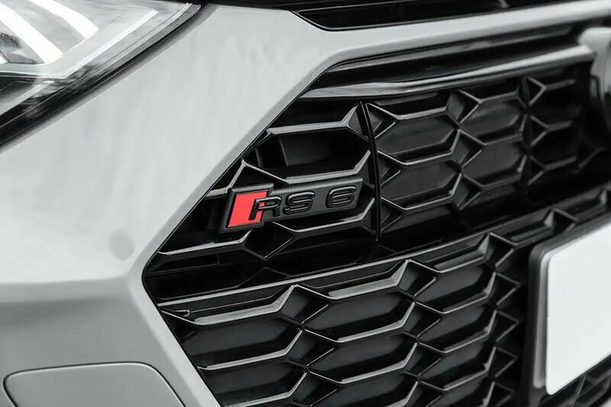2022-audi-rs6-avant-40-tfsi-carbon-black-big-32