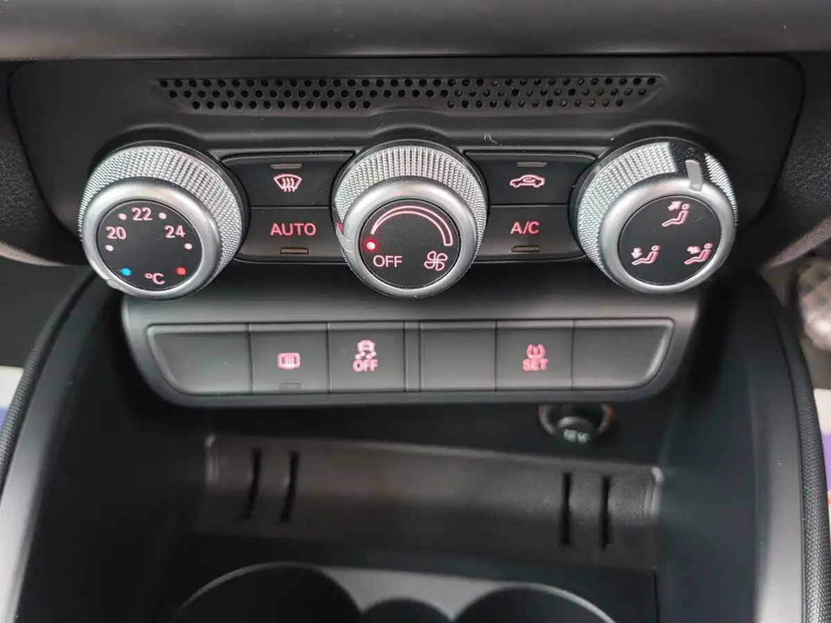 2015-audi-a1-20td-black-edition-hatchback-3d-big-25