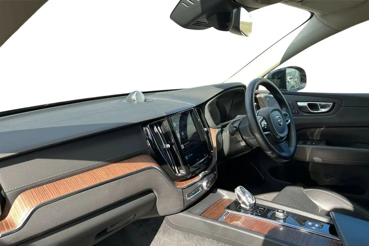 2023-volvo-xc60-20-t8-ultimate-dark-big-1