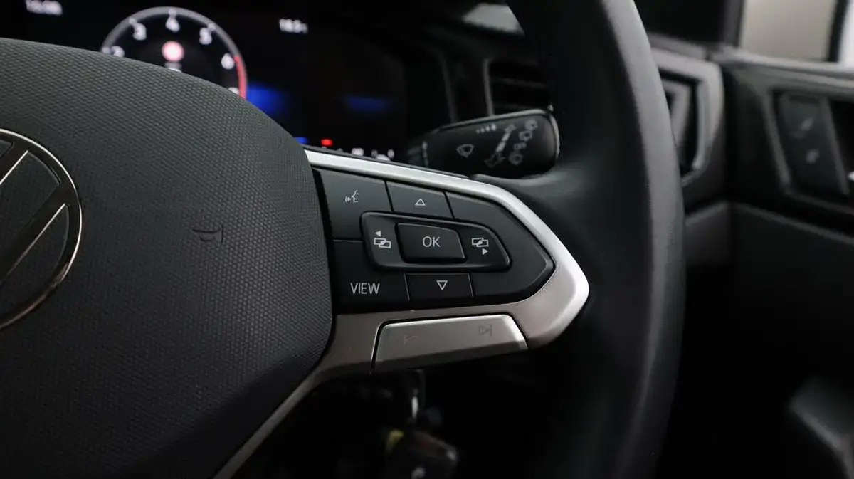 2024-volkswagen-polo-10-tsi-life-big-25