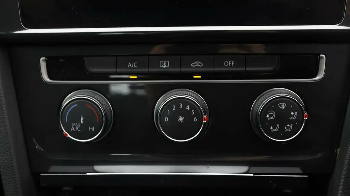 2019-volkswagen-golf-15-tsi-se-130ps-ss-hatchback-5d-big-11