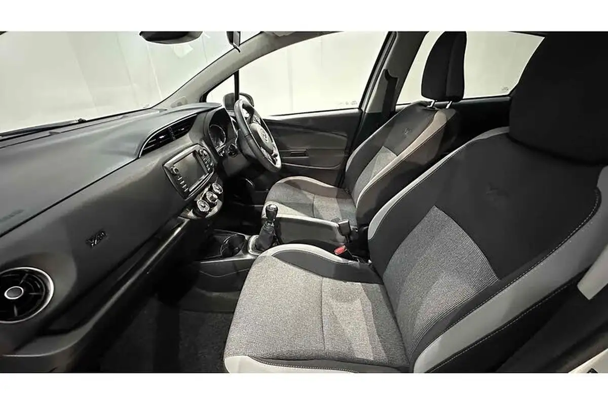2019-toyota-yaris-15-vvt-i-y20-111bhp-1496cc-big-17