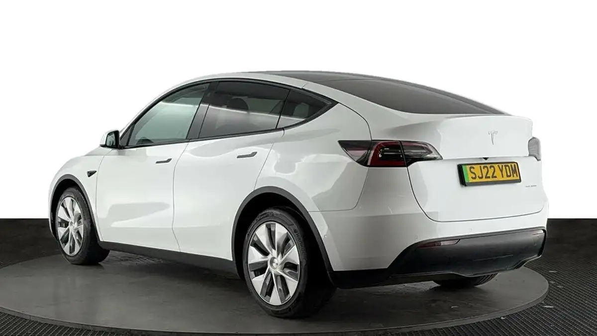 2022-tesla-model-y-e-long-range-big-5