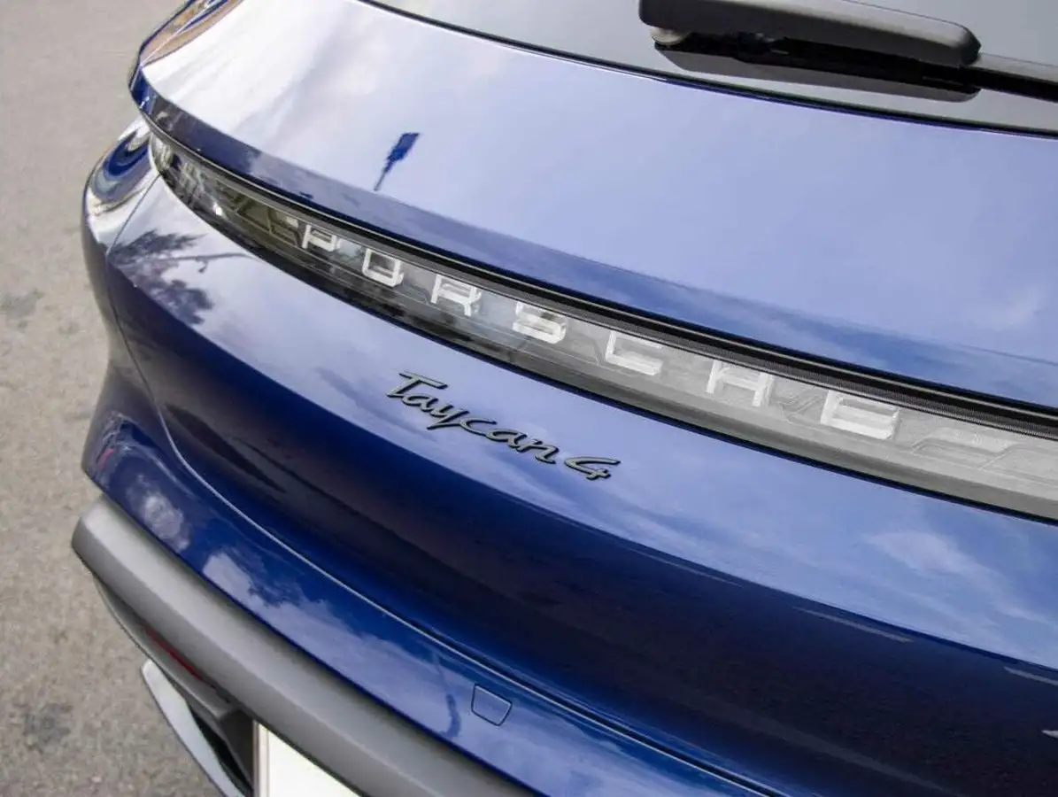 2023-porsche-taycan-e-4-cross-turismo-big-22