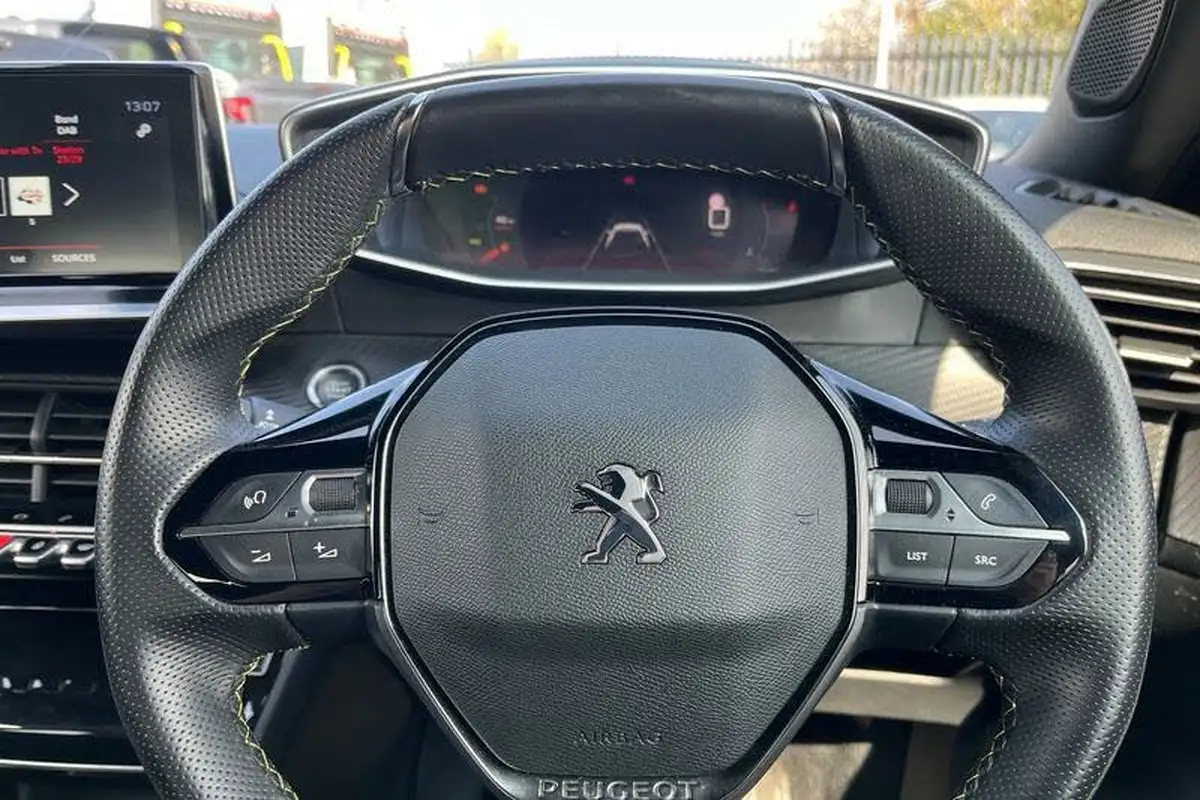 2021-peugeot-2008-suv-15-bluehdi-gt-big-11
