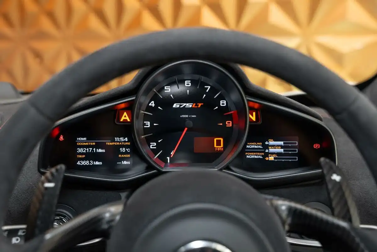 2015-mclaren-675lt-38-big-12