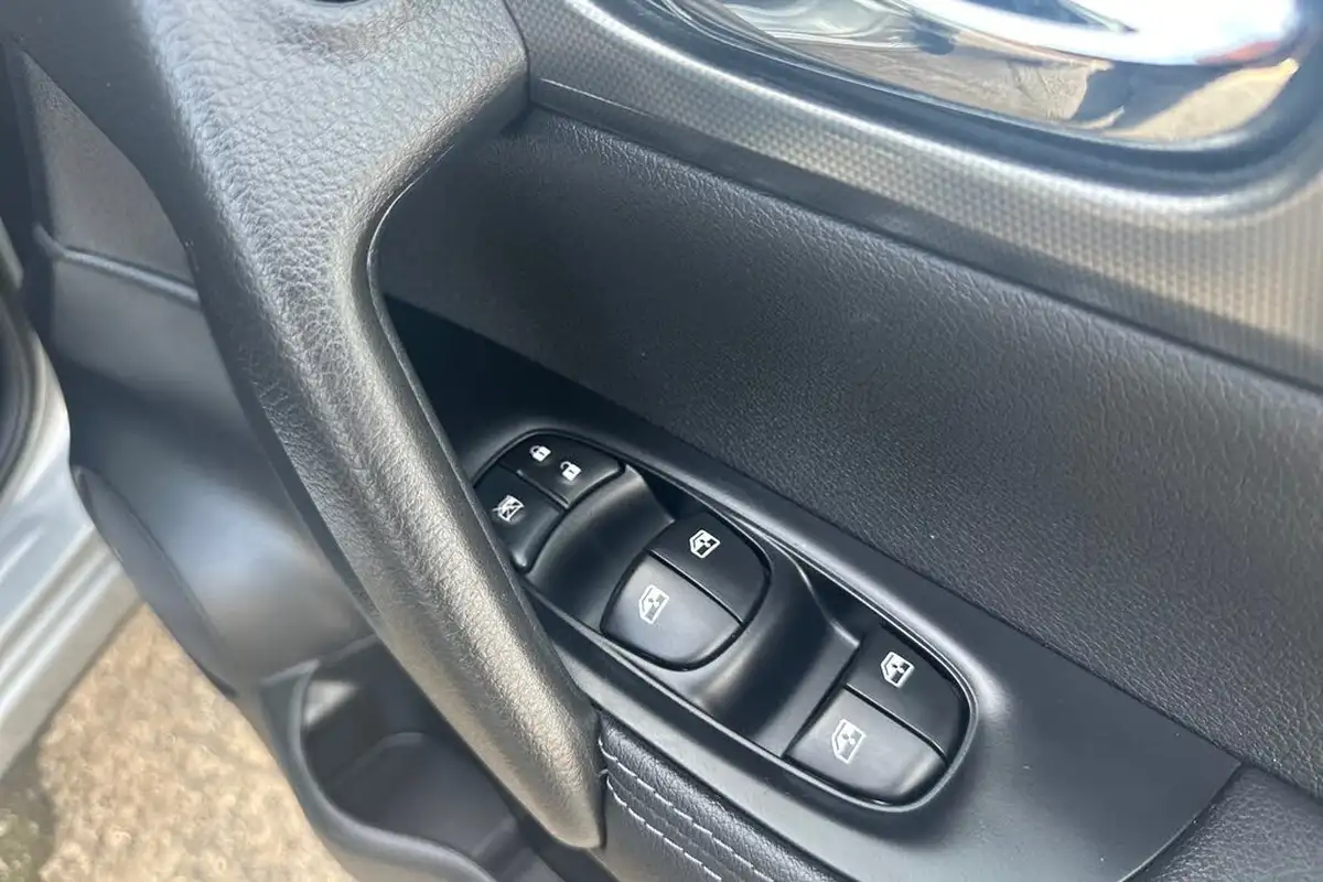 2018-nissan-qashqai-13-dig-t-n-connecta-160ps-big-28