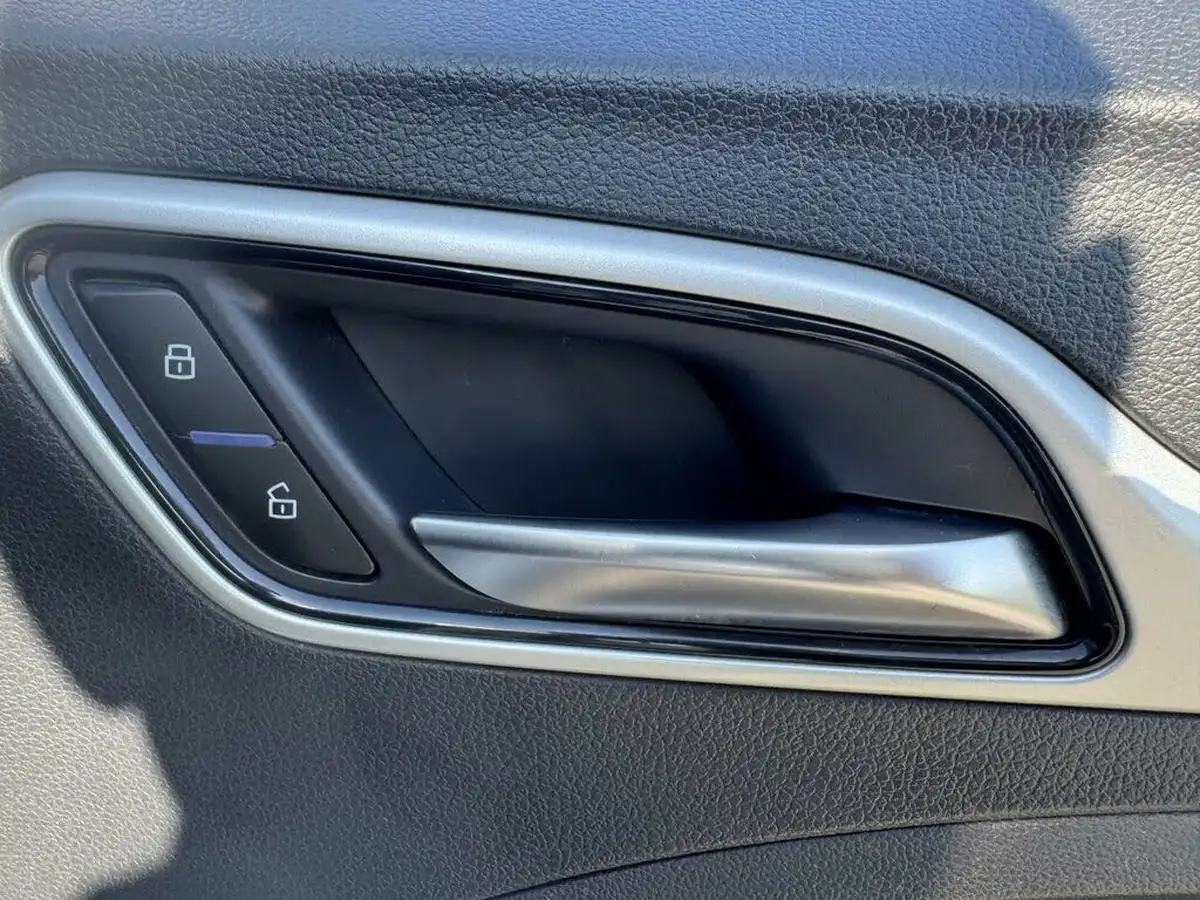 2020-mg-zs-suv-15-vti-tech-exclusive-106ps-big-37