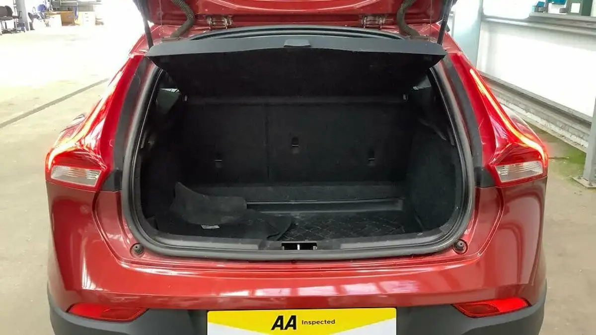2014-volvo-v40-16td-d2-cross-country-lux-big-9