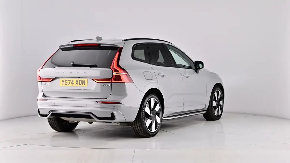 2024-volvo-xc60-20-t8-ultimate-dark-big-75