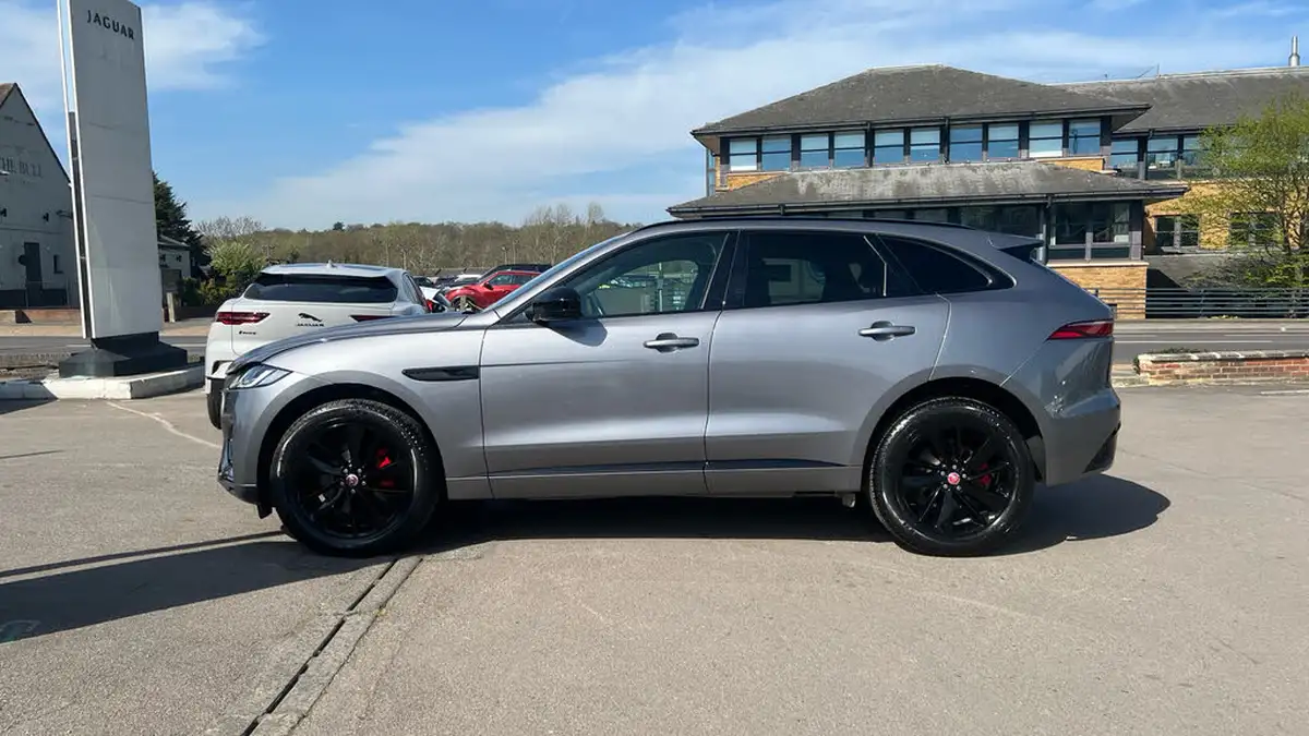 2022-jaguar-f-pace-20-p250-r-dynamic-black-big-14