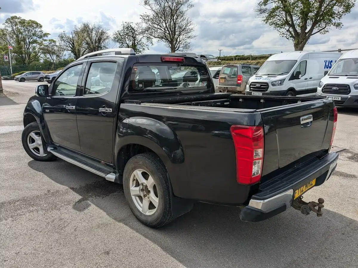 2012-isuzu-d-max-25td-yukon-big-1