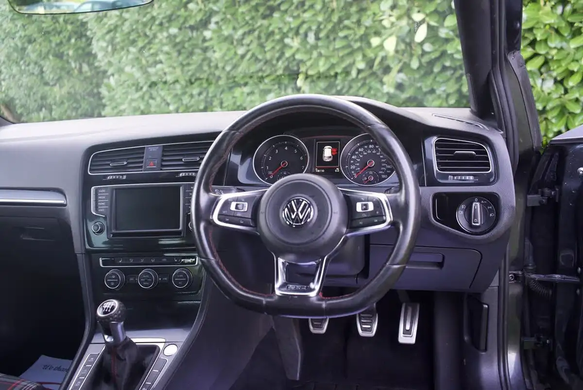 2016-volkswagen-golf-20-tsi-gti-220ps-hatchback-5d-big-54