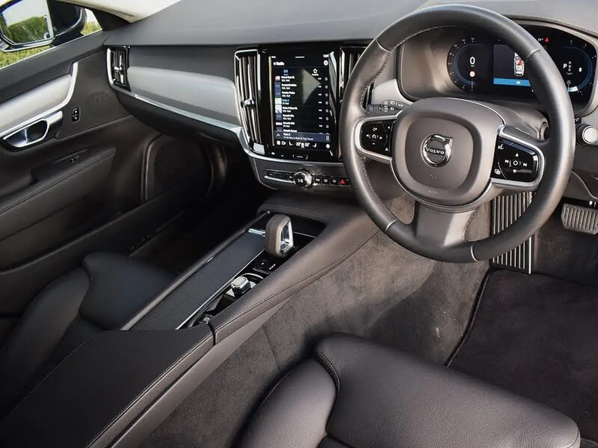 2022-volvo-v90-20td-b4-momentum-big-2