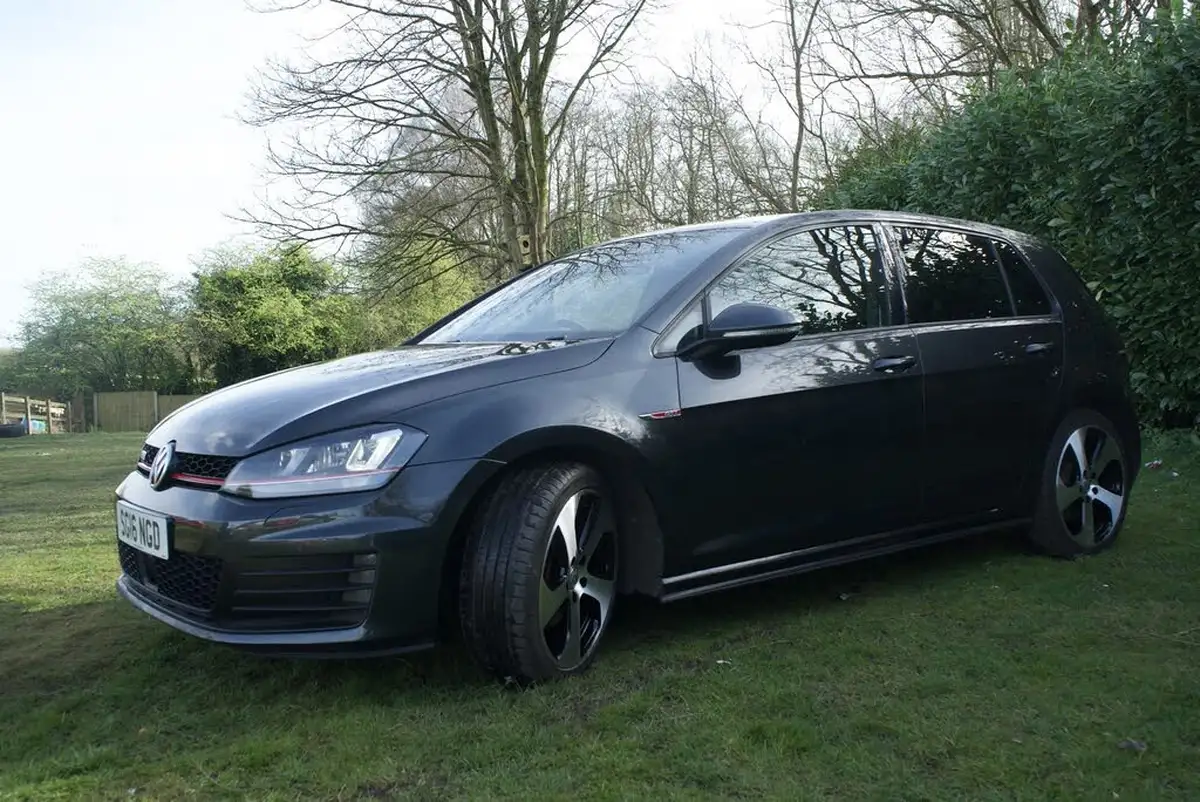 2016-volkswagen-golf-20-tsi-gti-220ps-hatchback-5d-big-6