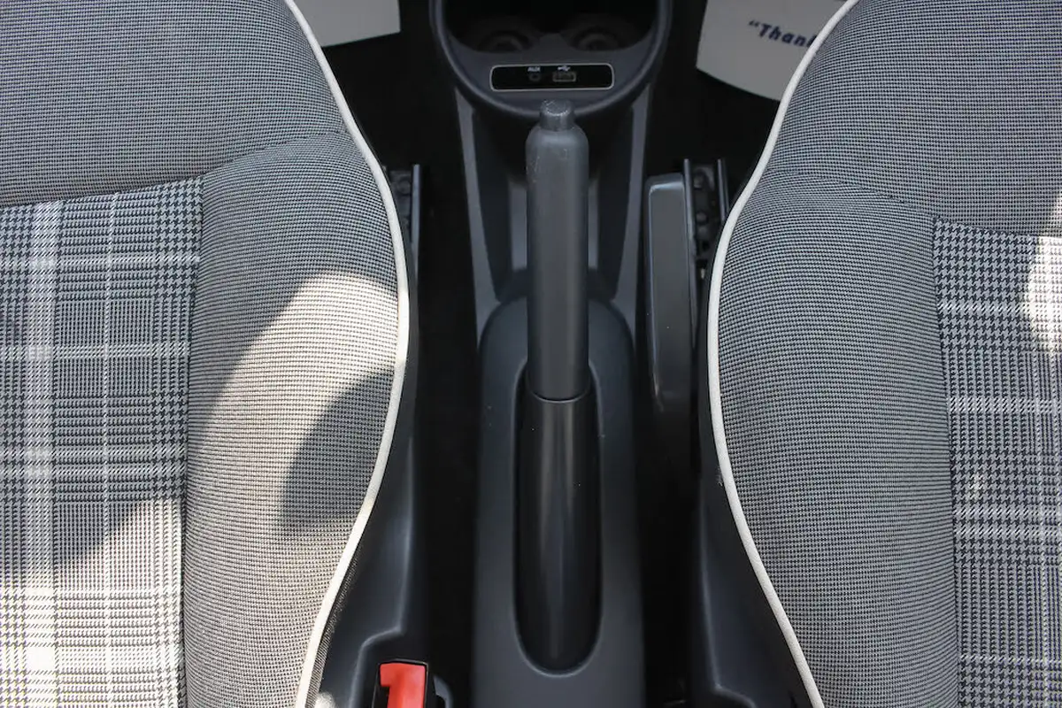 2016-fiat-500-12-lounge-dualogic-big-30