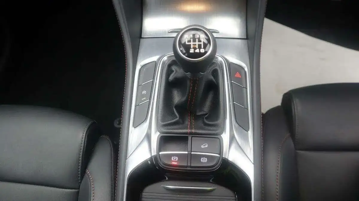 2024-mg-hs-15t-gdi-se-162ps-1490cc-big-9