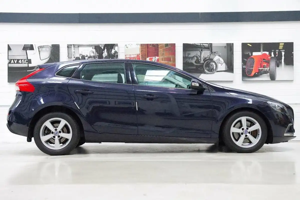 2015-volvo-v40-20td-d2-es-nav-geartronic-big-1
