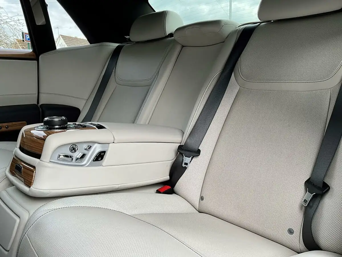 2015-rolls-royce-ghost-66-ewb-big-11