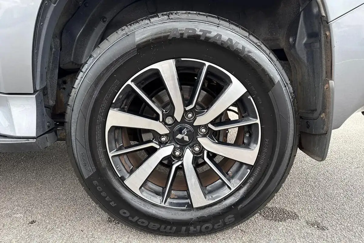 2021-mitsubishi-shogun-sport-24di-d-3-big-20