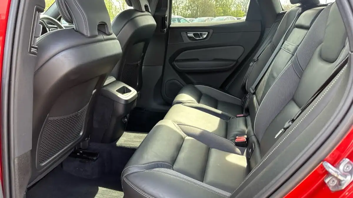 2019-volvo-xc60-20td-b4-r-design-big-9