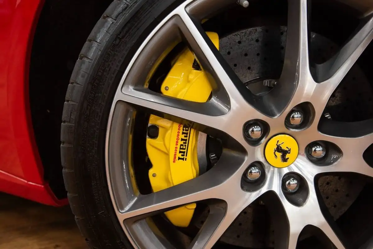 2012-ferrari-california-43-big-5