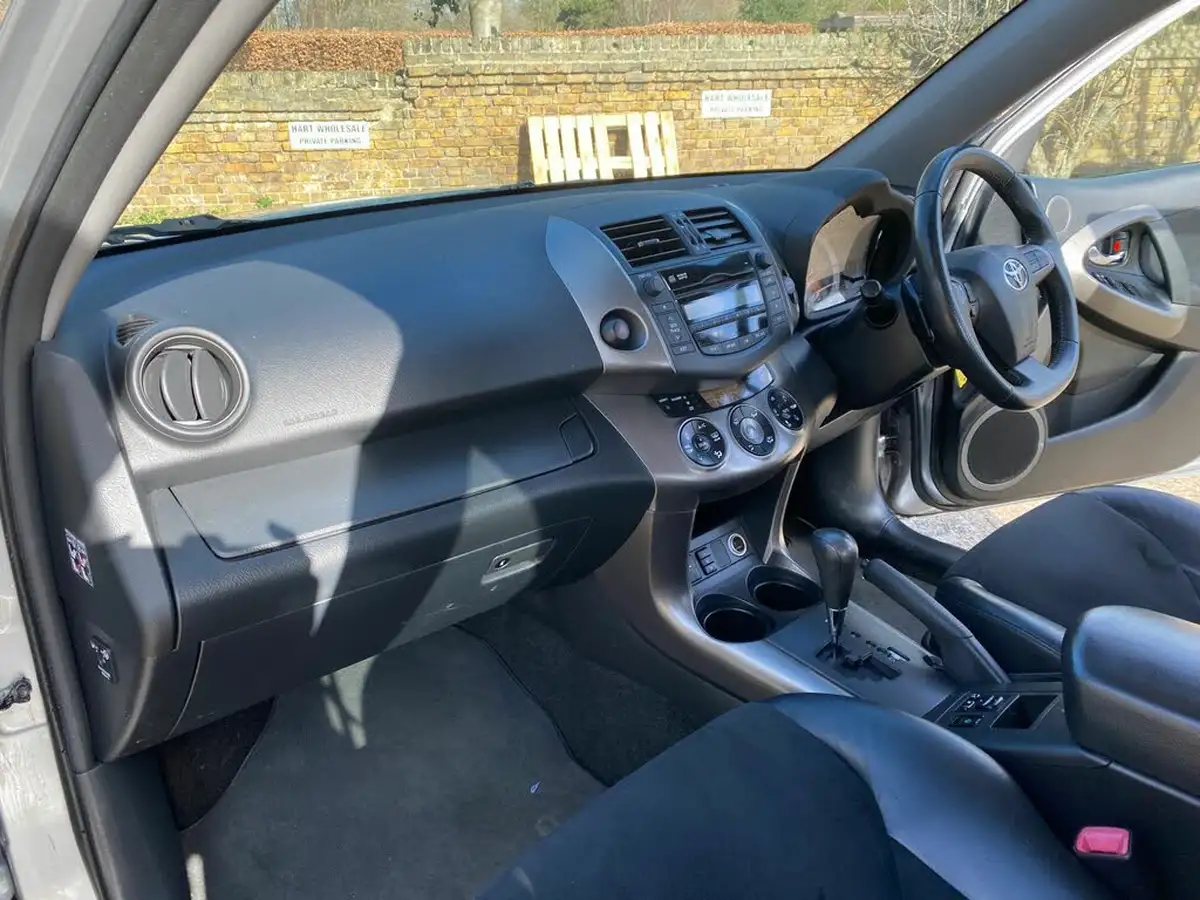 2011-toyota-rav4-22td-xt-r-22d-cat-150bhp-euro-5-auto-big-23
