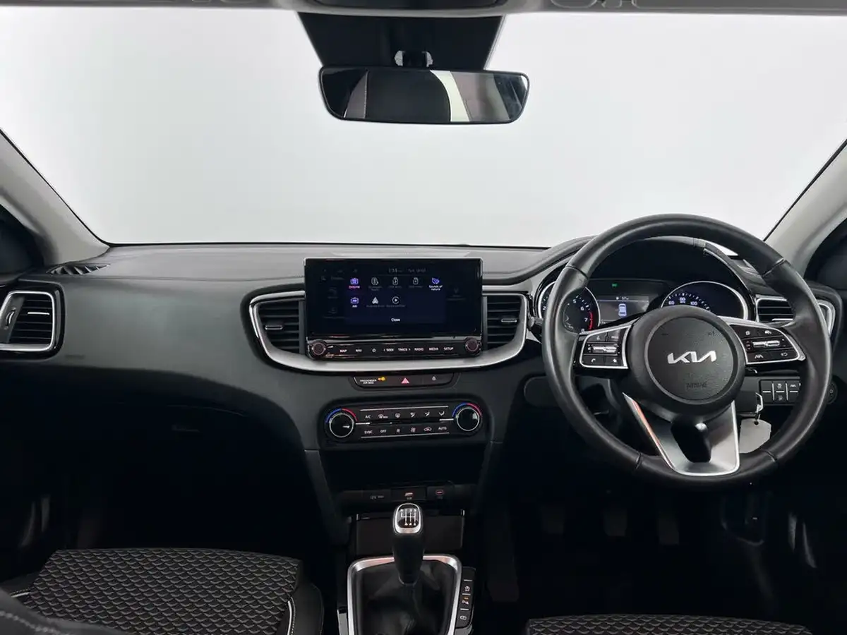 2022-kia-ceed-15-t-gdi-3-hatchback-big-16