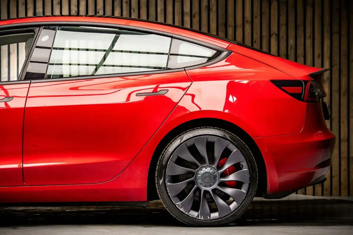 2020-tesla-model-3-e-performance-big-17