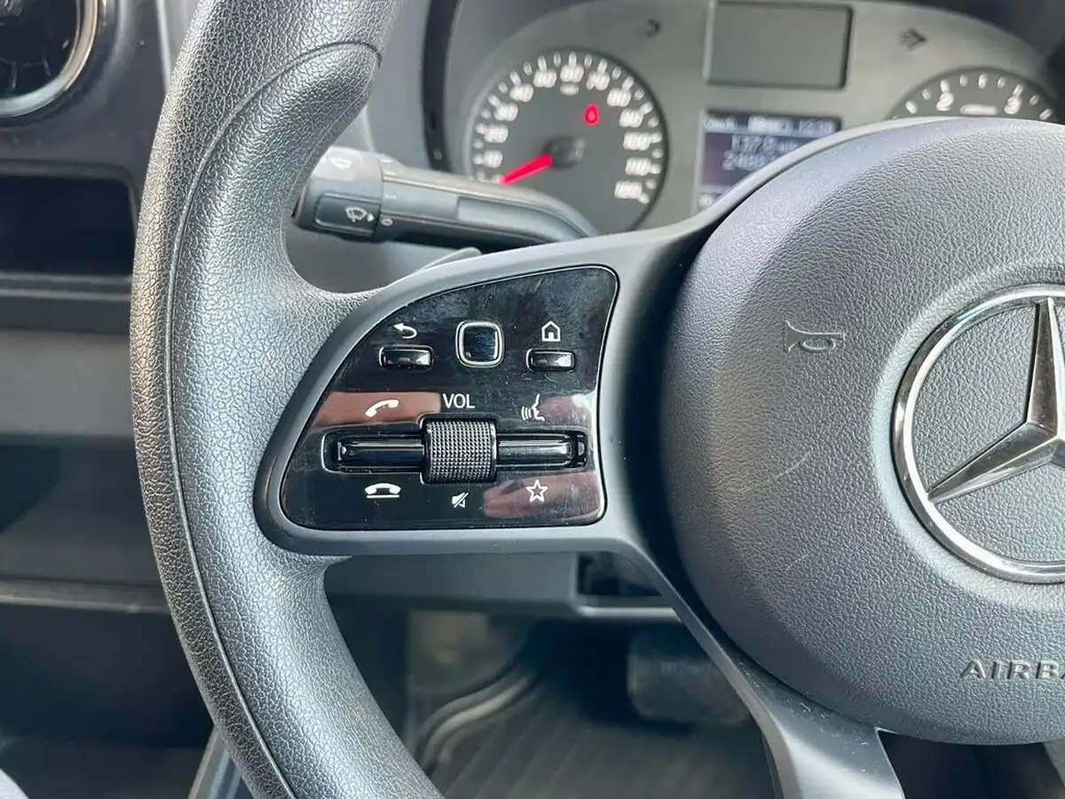 2023-mercedes-benz-sprinter-20cdi-315-l2h1-premium-big-17
