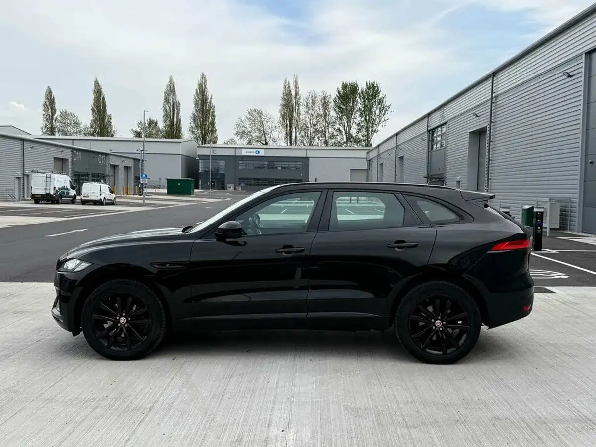 2020-jaguar-f-pace-20-i4d-chequered-flag-180ps-big-7
