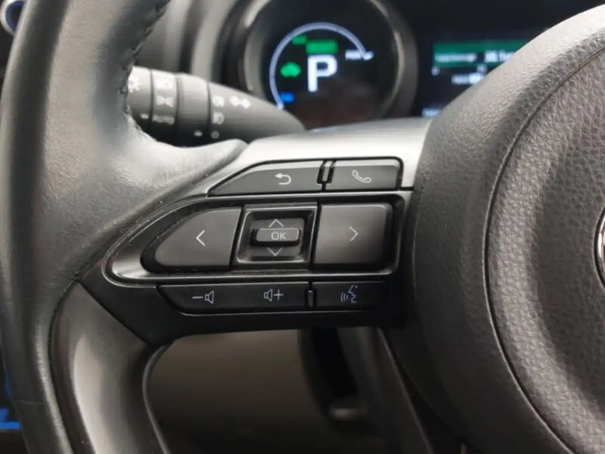 2021-toyota-yaris-15-vvt-i-excel-big-16