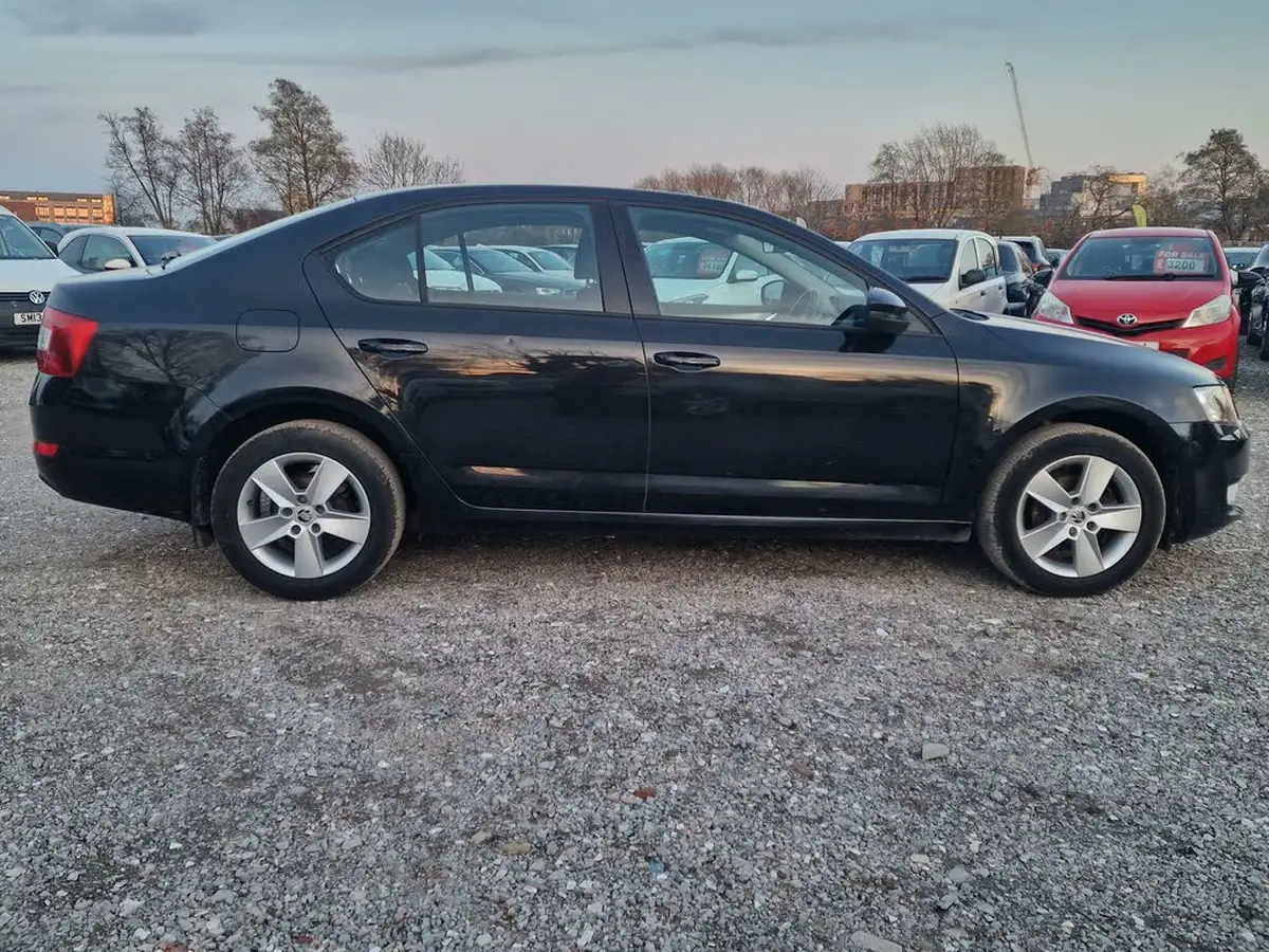 2014-skoda-octavia-16tdi-se-hatchback-big-6